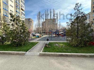 4-комнатная квартира, 111 м², 4/10 этаж, мкр Аксай-1А 28 б за 58 млн 〒 в Алматы, Ауэзовский р-н