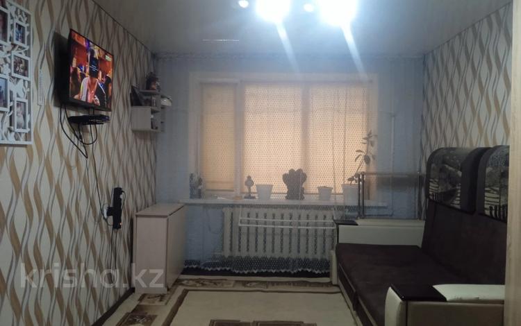 1-комнатная квартира, 30 м², 1/5 этаж, карбышева за 8 млн 〒 в Уральске — фото 2