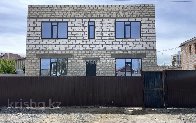 Отдельный дом · 7 комнат · 281.5 м² · 10 сот., Б.Майлина за 63 млн ₸ в Атырау — фото 18