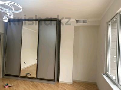 4-бөлмелі пәтер · 190 м² · 2/6 қабат · ай сайын, мкр Самал-2 67, бағасы: 2 млн 〒 в Алматы, Медеуский р-н