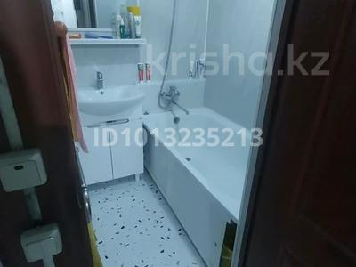 2-комнатная квартира · 56 м², мкр Шанхай 47а — 26 школа пересечение улица Казангапа за 9 млн ₸ в Актобе