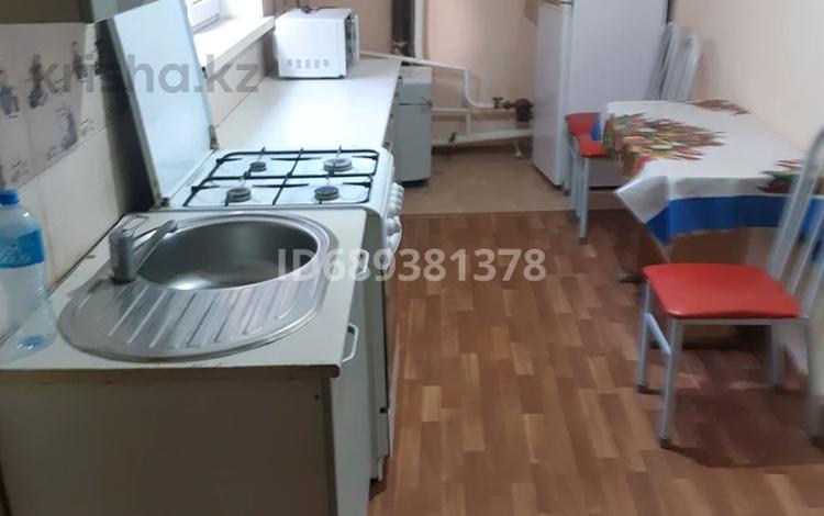 Отдельный дом · 2 комнаты · 70 м² · 6 сот., Ул.Ломоносова 60 — Джангельдина. за 120 000 〒 в Актобе, мкр. Курмыш — фото 2