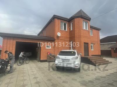 Отдельный дом · 7 комнат · 300 м² · 10 сот., Республика 156 — Между Акиматом и школой 7. за 78 млн 〒 в Хромтау
