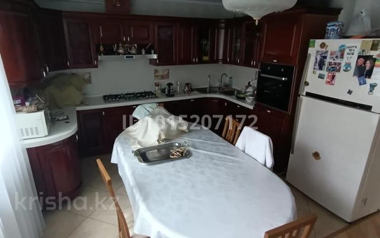 3-комнатная квартира · 130 м² · 1/5 этаж, мкр Думан-2 3 за 400 000 ₸ в Алматы, Медеуский р-н — фото 2