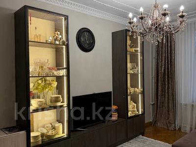 3-бөлмелі пәтер · 70 м² · 2/4 қабат, Абылайхана 121 — Абылайхана Кабанбай батыра, бағасы: 80 млн ₸ в Алматы, Алмалинский р-н