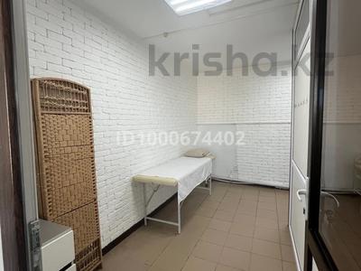 Коммерциялық жылжымайтын мүлік в Атырауской обл.: Еркін · 15 м², бағасы: 45 000 〒 Еркін · 15 м², бағасы: 45 000 〒 в Атырау, мкр Центральный