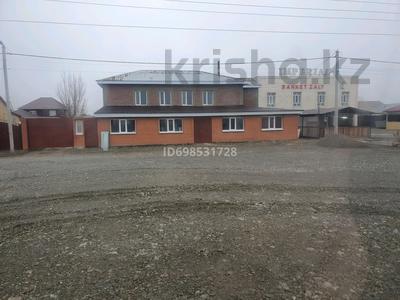 Отдельный дом · 10 комнат · 385 м² · 10 сот., Мукагали макатаева 21 — Империал и на против Самурык магазин за 70 млн ₸ в Караоткеле