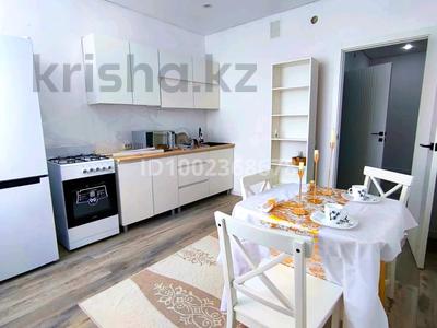 2-комнатная квартира · 70 м² · 7/9 этаж, 10микрайон 25 за 17 000 ₸ в Аксае
