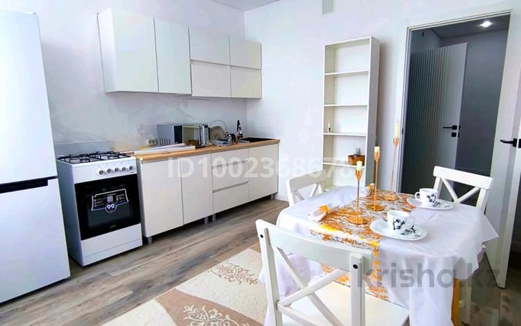 2-комнатная квартира · 70 м² · 7/9 этаж, 10микрайон 25 за 17 000 ₸ в Аксае — фото 2