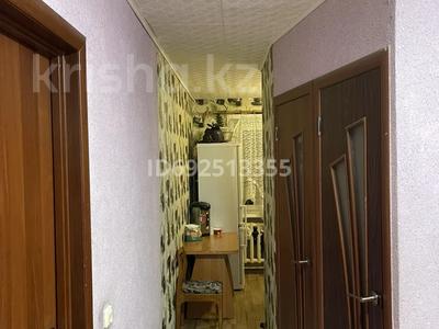 3-комнатная квартира · 62 м² · 5/5 этаж, Майкудук, 15й микрорайон 3а за 10.5 млн 〒 в Караганде, Алихана Бокейханова р-н