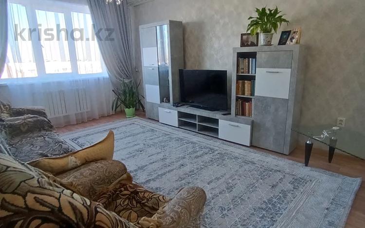 3-комнатная квартира, 72 м², 9/9 этаж, мкр Аксай-4 54 — Улугбека