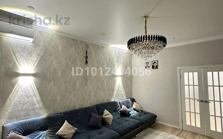 2-комнатная квартира · 71 м² · 10/10 этаж, мкр Юго-Восток, Строителей 33/14 за 34 млн ₸ в Караганде, Казыбек би р-н — фото 2