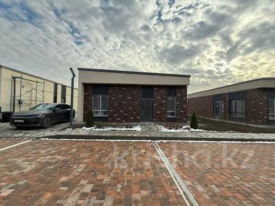 Отдельный дом · 3 комнаты · 110 м² · 1 сот., Молдагулова 65 — Алатауская трасса за 55 млн 〒 в Туздыбастау (Калинино)