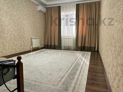 2-бөлмелі пәтер, 80 м², 4/5 қабат, мкр. Алтын орда, алия молдагуловой 64, бағасы: 23 млн 〒 в Актобе, мкр. Алтын орда