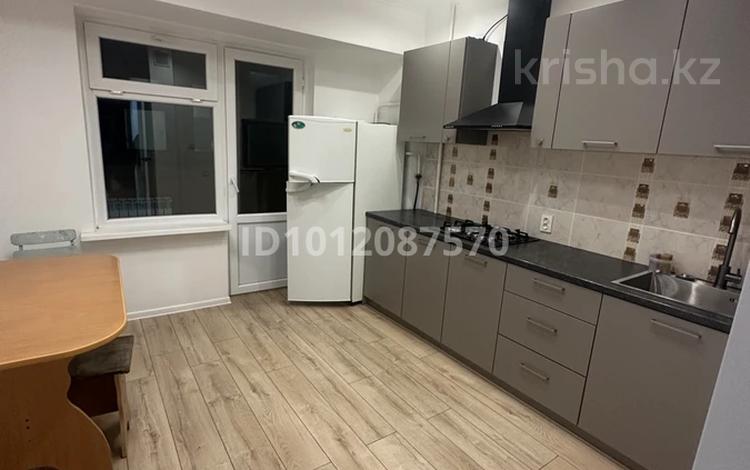 3-бөлмелі пәтер · 80 м² · 2/5 қабат, ул. Карасай Батыра 2, бағасы: 300 000 ₸ в Каскелене — фото 2