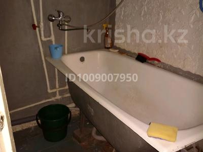 2 комнаты · 40 м² · 2/5 этаж, Старый город, 8 марта 18а за 10 000 〒 в Актобе