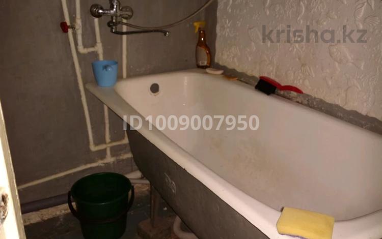 2 комнаты · 40 м² · 2/5 этаж, Старый город, 8 марта 18а за 10 000 〒 в Актобе — фото 2