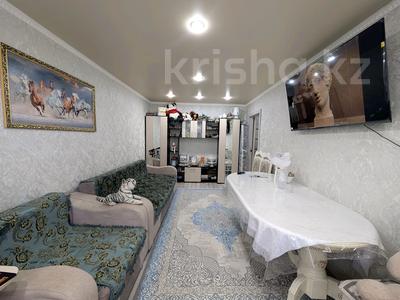2-комнатная квартира · 43 м² · 5/5 этаж, Майкудук, Майкудук, 13й микрорайон 4 за 9.3 млн ₸ в Караганде, Алихана Бокейханова р-н
