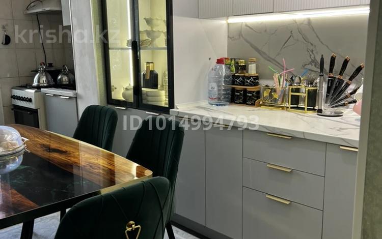 3-бөлмелі пәтер · 80 м² · 1/5 қабат, Алатау ш/а. 39 — 48 мектеп пен Гүлім садиктің тура ортасы арасында үй жоқ сразу мектеп пен садик жаяу 5 минуттық жерде Фиркан Карзина Сулпак Эврика 10 минуттық жерде Диана базарчик, бағасы: 200 000 ₸ в Таразе, мкр Алатау — фото 2