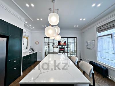 6-комнатная квартира · 260 м² · 3/6 этаж, Карашаш ана 16 за 560 млн 〒 в Астане, Нура р-н