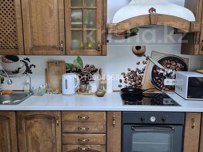 4-комнатная квартира · 180 м² · 2/10 этаж, Сарайшык 34 за 700 000 ₸ в Астане, Есильский р-н