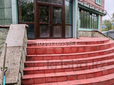 Свободное назначение, офисы, магазины и бутики, салоны красоты, медцентры и аптеки, образование, развлечения, конференц-залы, кабинеты и рабочие места, студии · 268 м² за 850 000 ₸ в Караганде, Казыбек би р-н