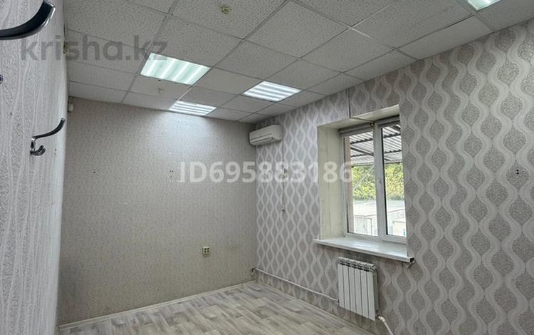 Офисы, образование, кабинеты и рабочие места · 12 м² за 70 000 ₸ в Уральске — фото 9