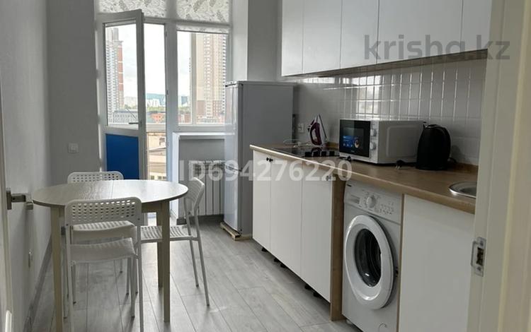 1-комнатная квартира, 48 м², 8/9 этаж помесячно, Дауылпаз 7/2 — Б. Момышулы