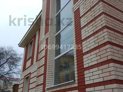 Свободное назначение, офисы, магазины и бутики, общепит, салоны красоты, бани, гостиницы и зоны отдыха, фитнес и спорт, медцентры и аптеки, образование, развлечения, конференц-залы, кабинеты и рабочие места, студии · 1110 м² за ~ 5.6 млн 〒 в Уральске