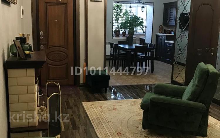 3-бөлмелі пәтер · 120 м² · 1/4 қабат, мкр Городской Аэропорт, Алтын Арка 19, бағасы: 68 млн ₸ в Караганде, Казыбек би р-н — фото 2
