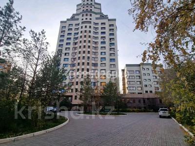 4-комнатная квартира, 208 м², Республики 3/2 за 206 млн 〒 в Астане, р-н Байконур