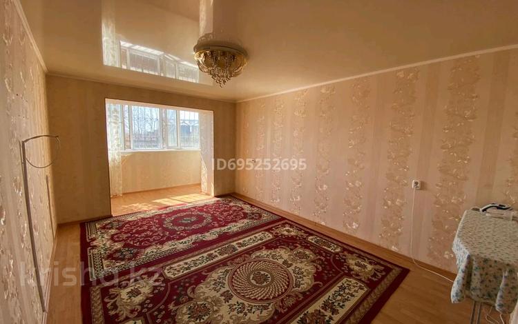 3-комнатная квартира · 62.5 м² · 1/5 этаж, мкр Михайловка , Потанина (Защитная) 70 — Стекляшка за 19 млн 〒 в Караганде, Казыбек би р-н — фото 2