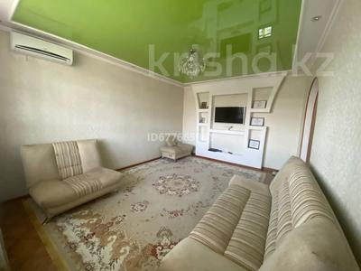 4-комнатная квартира, 80 м², 5/5 этаж, 4 мкр 20 за 22 млн 〒 в Талдыкоргане, мкр Жетысу