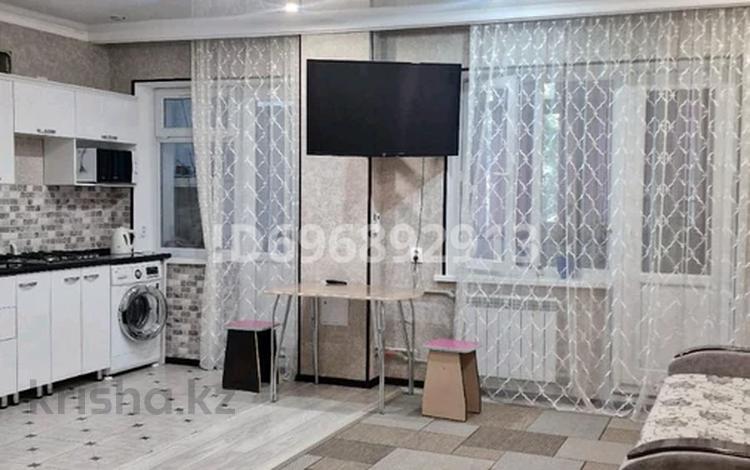 1-комнатная квартира, 34 м², 2/5 этаж помесячно, Абая 155 — Ташкентская за 260 000 〒 в Таразе — фото 2