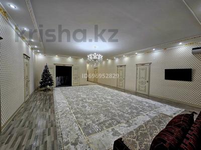 Жеке үй · 4 бөлме · 300 м² · 11 жүзд., Самал ш/а., 11 20 Г, бағасы: 600 000 ₸ в Атырау, мкр Самал