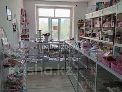 Действующий отдел трендовых подростковых товаров 8/1 оптовка! · 18 м² за 2.5 млн 〒 в Усть-Каменогорске, Ульбинский