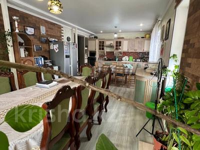 Жеке үй · 5 бөлме · 220 м² · 9 сот., Мкр. Уркер Малайсары батыр, бағасы: 60 млн 〒 в Астане, Нура р-н