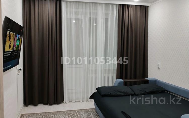 1-комнатная квартира · 33 м² · 1/5 этаж, мкр Кунаева 5 — 6-мкрн ТРК Орал Азия Мол рынок Женис за 2 000 ₸ в Уральске — фото 2