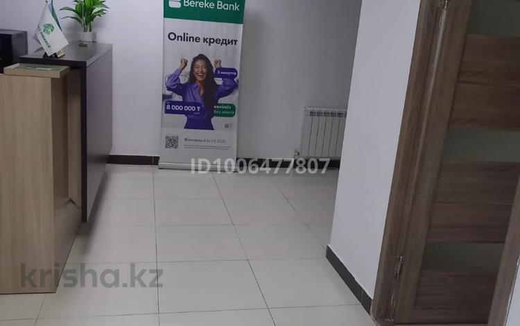 Свободное назначение, офисы, медцентры и аптеки, кабинеты и рабочие места, студии · 126 м² за 420 000 〒 в Актобе, мкр 12 — фото 3