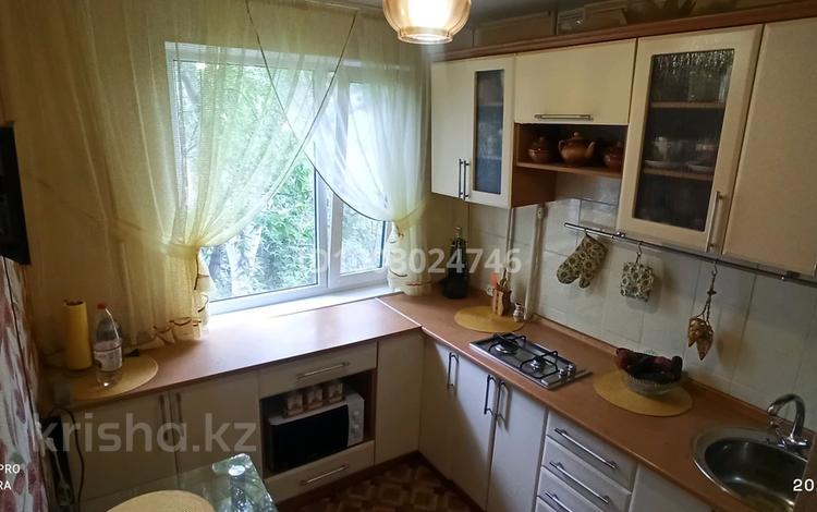 2-комнатная квартира · 50 м² · 4/5 этаж, мкр Юго-Восток, Рыскулова 17 — Школа 81 за 23 млн 〒 в Караганде, Казыбек би р-н — фото 3