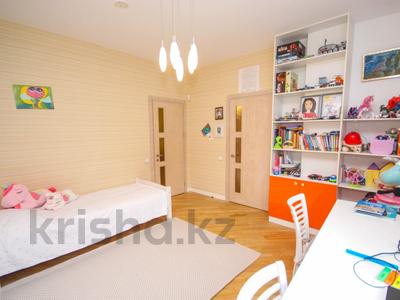4-комнатная квартира, 113 м², Мынбаева за 68.5 млн 〒 в Алматы, Бостандыкский р-н