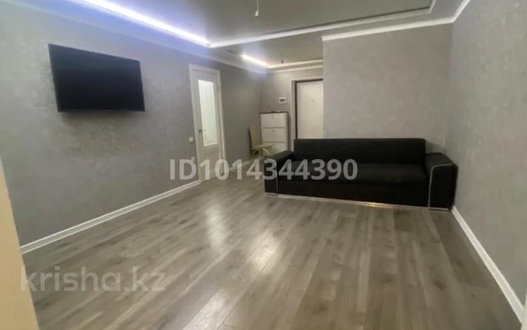 2-комнатная квартира · 63 м² · 10/10 этаж, мкр. Алтын орда, Санкибай батыра 40в — Гипермаркет Дина,Капитал Плаза за 10 000 ₸ в Актобе — фото 8