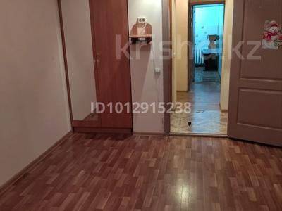 3-комнатная квартира · 62 м² · 4/5 этаж, Пришахтинск, Пришахтинск, 21й микрорайон 14 — Рядом 30 школа и ЦОН за 14.5 млн ₸ в Караганде, Алихана Бокейханова р-н