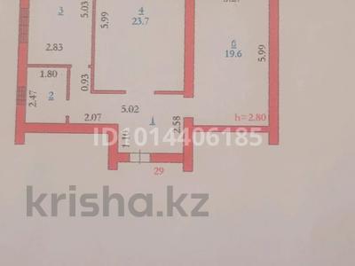2-комнатная квартира · 75.6 м² · 5/5 этаж, мкр. Алтын орда, Мустафа Шокай 28 — Гипермаркет Анвар за 24.5 млн ₸ в Актобе