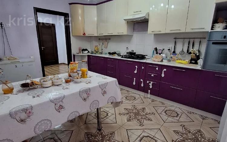 2-бөлмелі пәтер · 83.4 м² · 5/5 қабат, Абулхаир Хана, бағасы: 32 млн ₸ в Уральске — фото 2