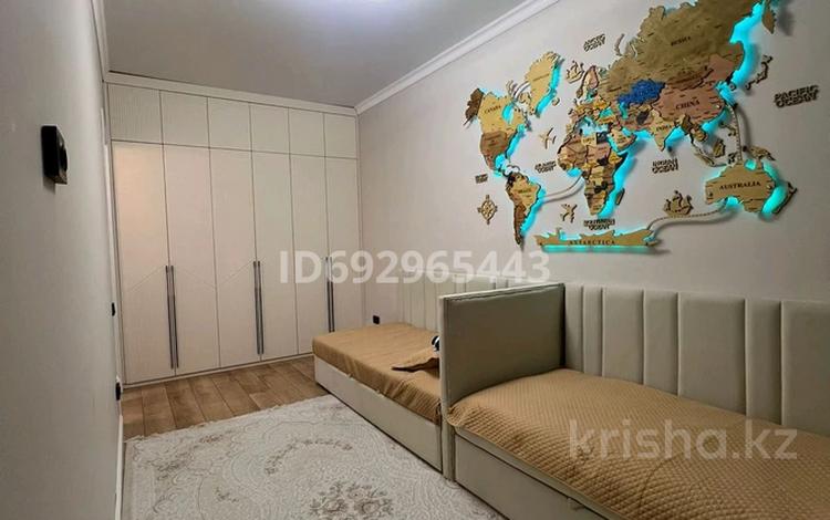 3-комнатная квартира, 90 м², 1/5 этаж, мкр Новый Город, Гоголя 56/1 — Район юбилейного магазина за 70 млн 〒 в Караганде, Казыбек би р-н — фото 2