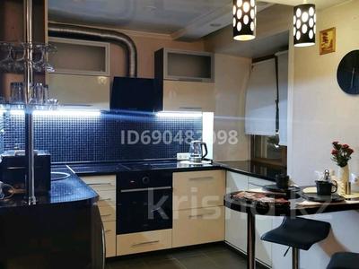 2-комнатная квартира · 55 м² · 2/5 этаж, Ауэзова 49 за 20 000 ₸ в Усть-Каменогорске