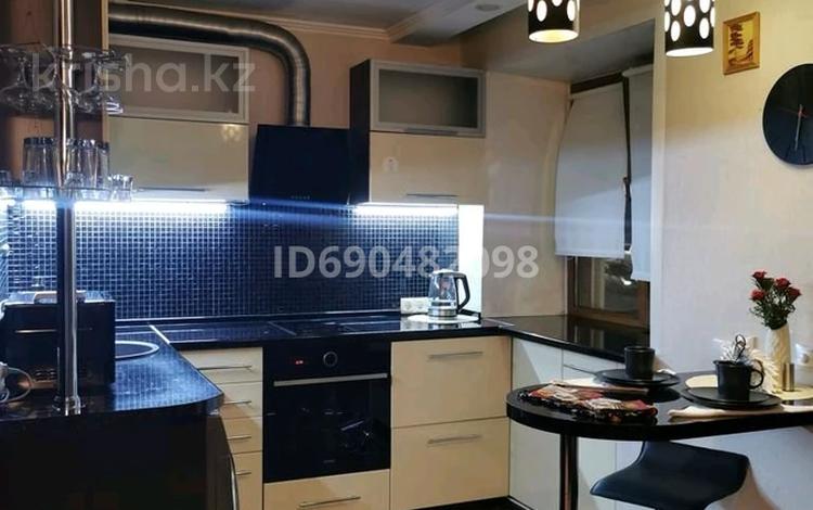 2-бөлмелі пәтер · 55 м² · 2/5 қабат, Ауэзова 49, бағасы: 20 000 ₸ в Усть-Каменогорске — фото 2