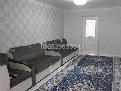2-бөлмелі пәтер · 56 м² · 2/4 қабат, 4-й микрорайон, Бейбитшилик 12, бағасы: 200 000 ₸ в Шымкенте, Туран р-н