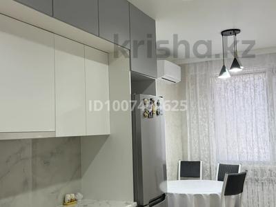 2-комнатная квартира · 54 м² · 7/9 этаж, мкр Центральный, Абая 26/2 — Драмтеатр за 300 000 〒 в Атырау